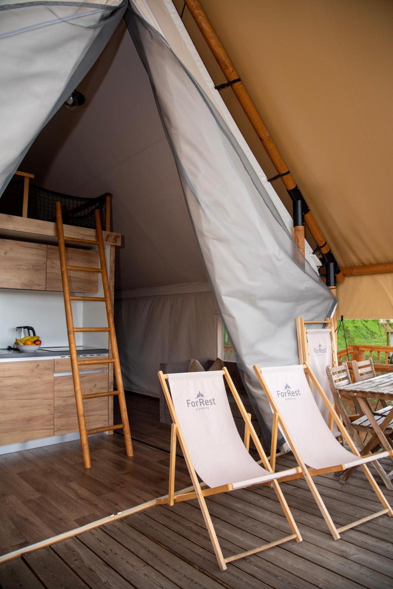 Forrest Glamping Hotel บันสกา ชีอาว์นีซา ภายนอก รูปภาพ