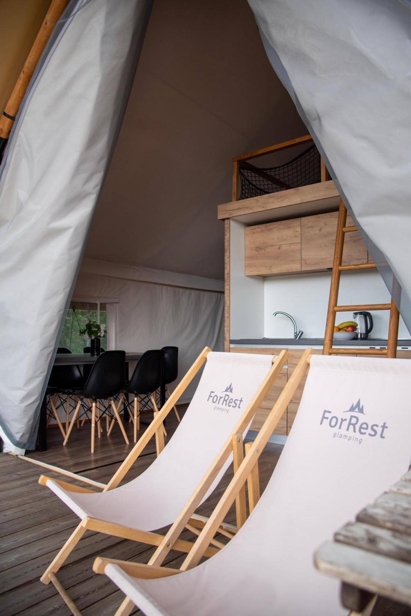 Forrest Glamping Hotel บันสกา ชีอาว์นีซา ภายนอก รูปภาพ