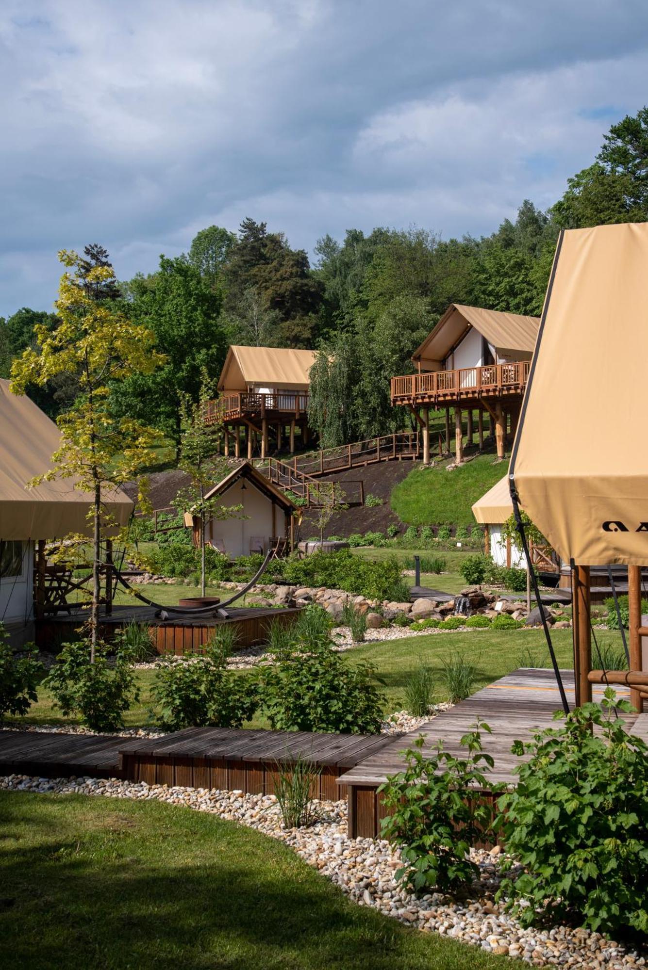 Forrest Glamping Hotel บันสกา ชีอาว์นีซา ภายนอก รูปภาพ