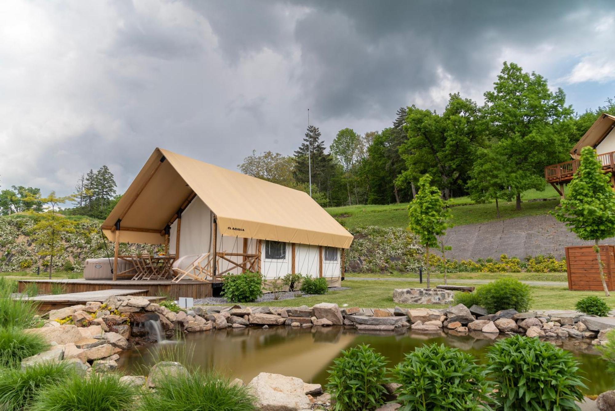 Forrest Glamping Hotel บันสกา ชีอาว์นีซา ภายนอก รูปภาพ