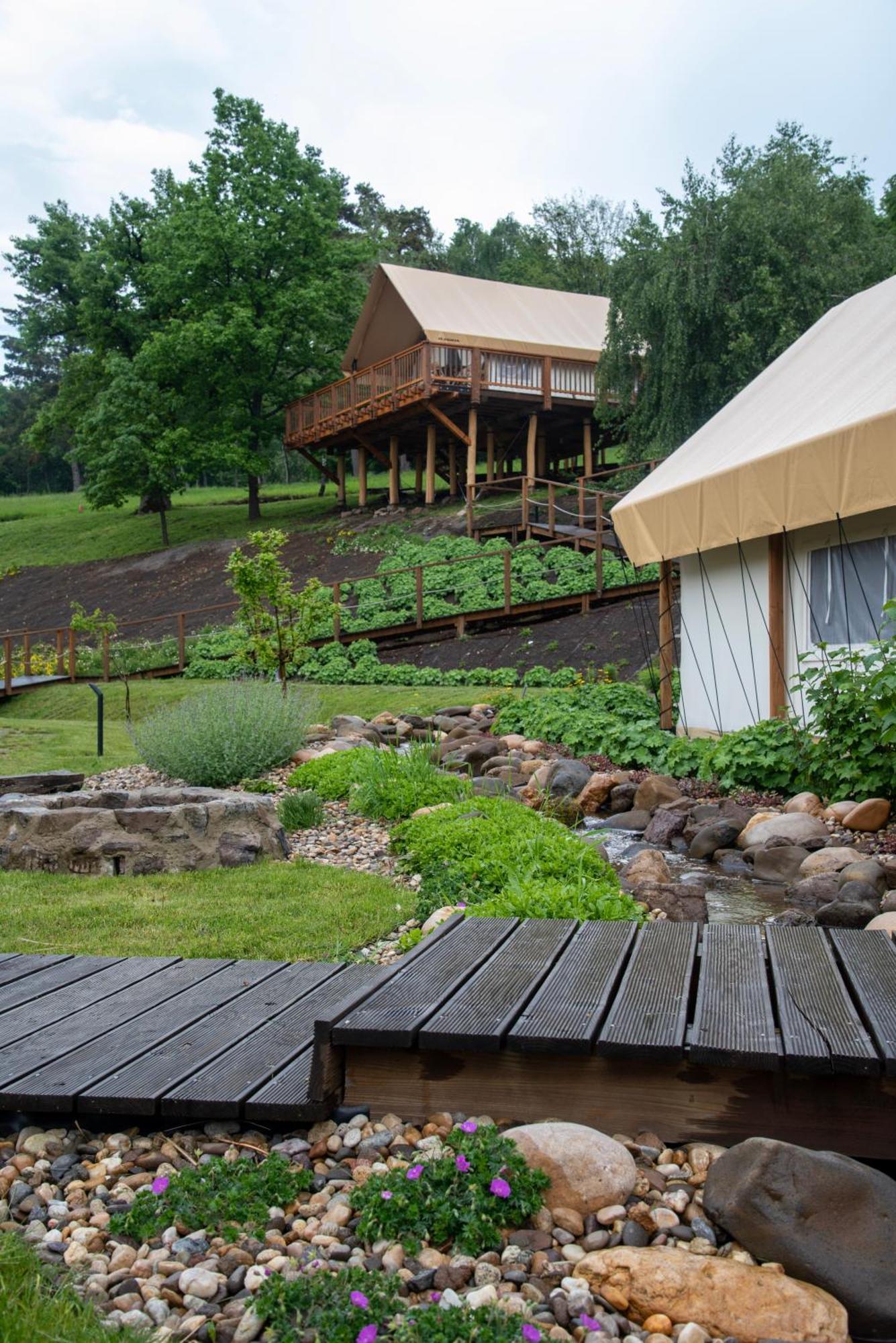 Forrest Glamping Hotel บันสกา ชีอาว์นีซา ภายนอก รูปภาพ