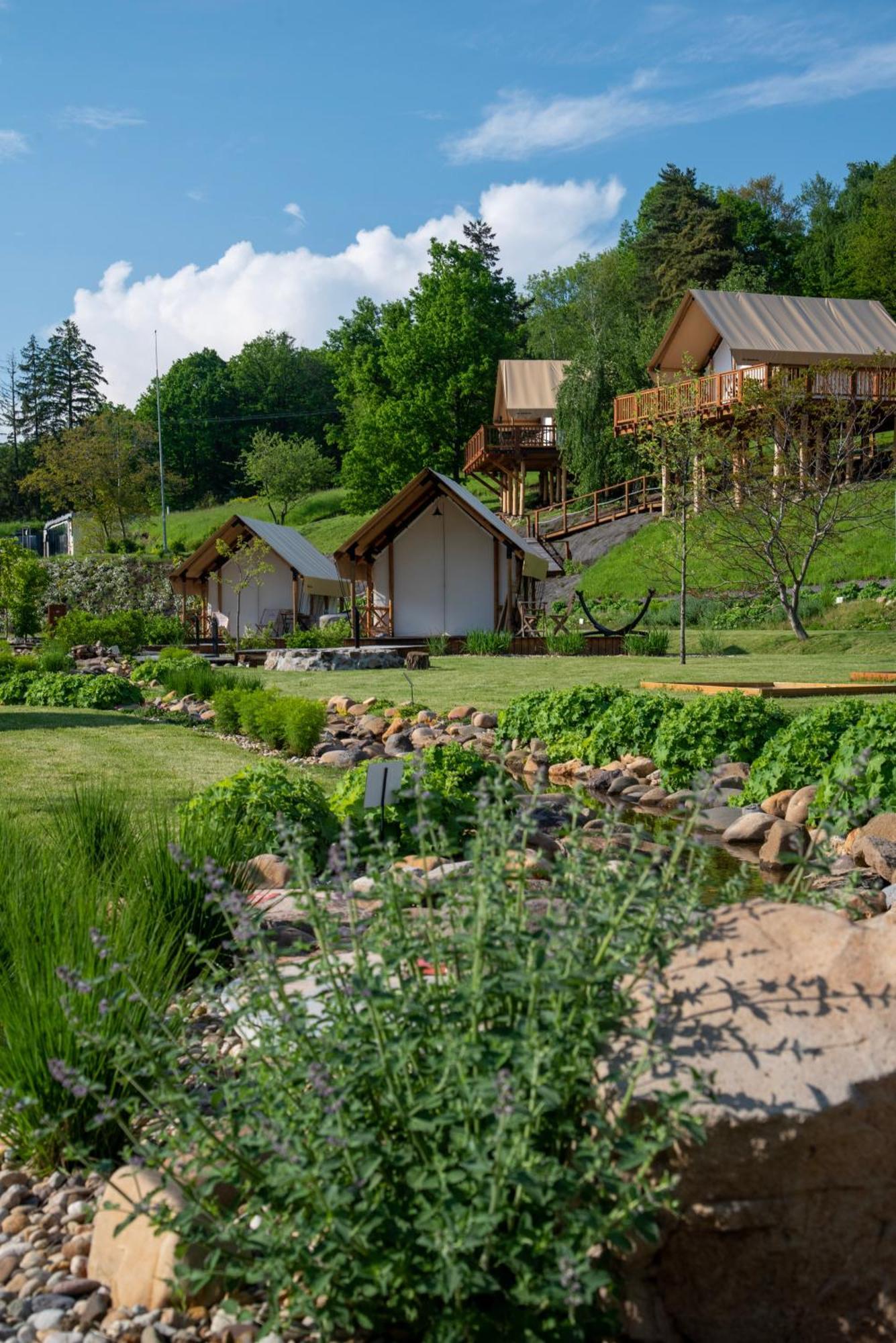 Forrest Glamping Hotel บันสกา ชีอาว์นีซา ภายนอก รูปภาพ