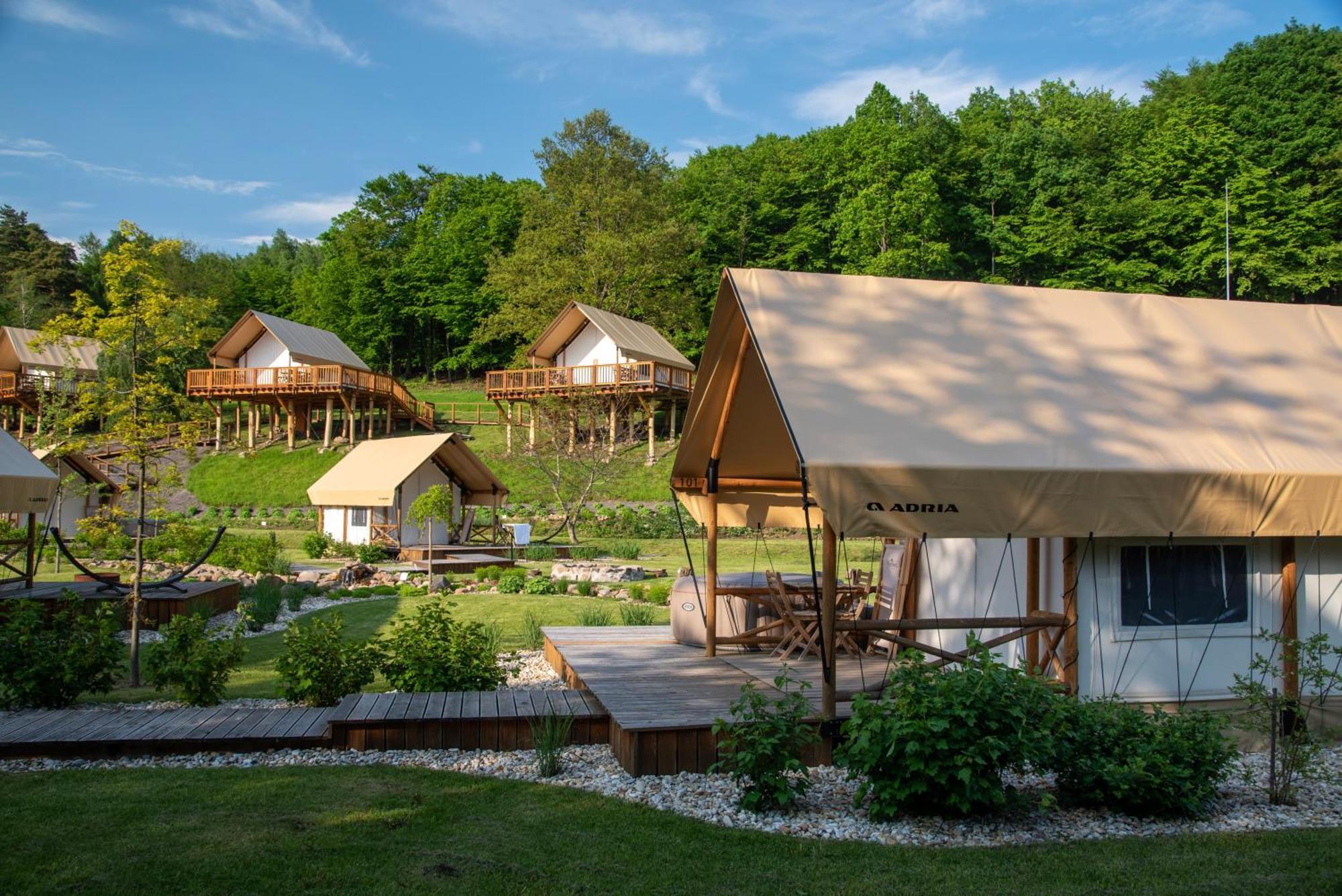Forrest Glamping Hotel บันสกา ชีอาว์นีซา ภายนอก รูปภาพ