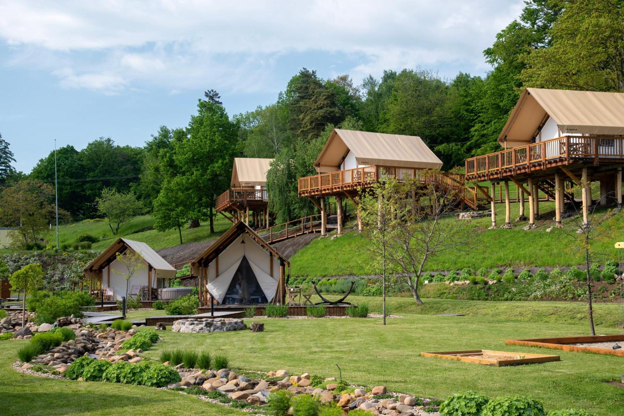 Forrest Glamping Hotel บันสกา ชีอาว์นีซา ภายนอก รูปภาพ