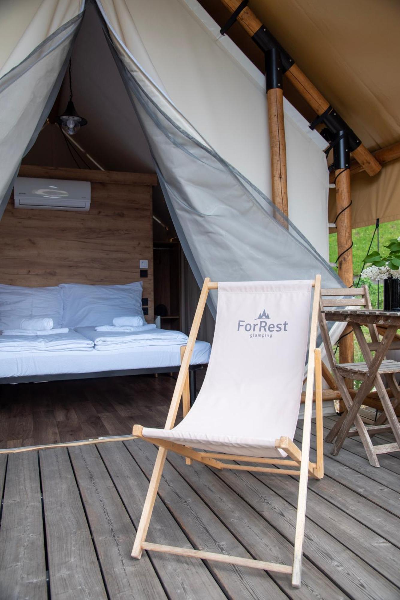 Forrest Glamping Hotel บันสกา ชีอาว์นีซา ภายนอก รูปภาพ