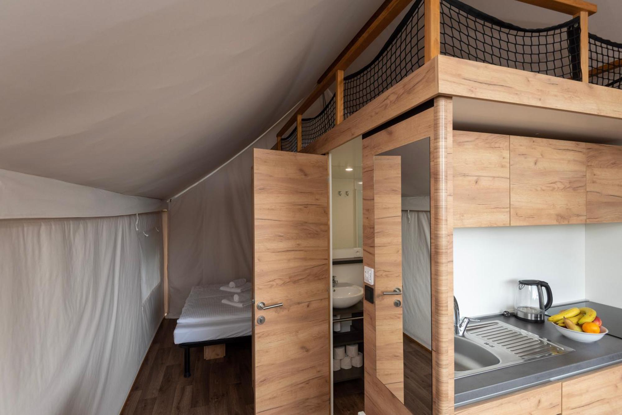 Forrest Glamping Hotel บันสกา ชีอาว์นีซา ภายนอก รูปภาพ