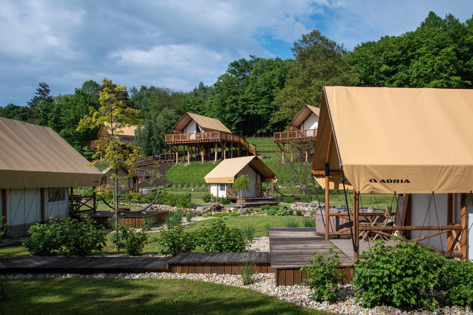 Forrest Glamping Hotel บันสกา ชีอาว์นีซา ภายนอก รูปภาพ