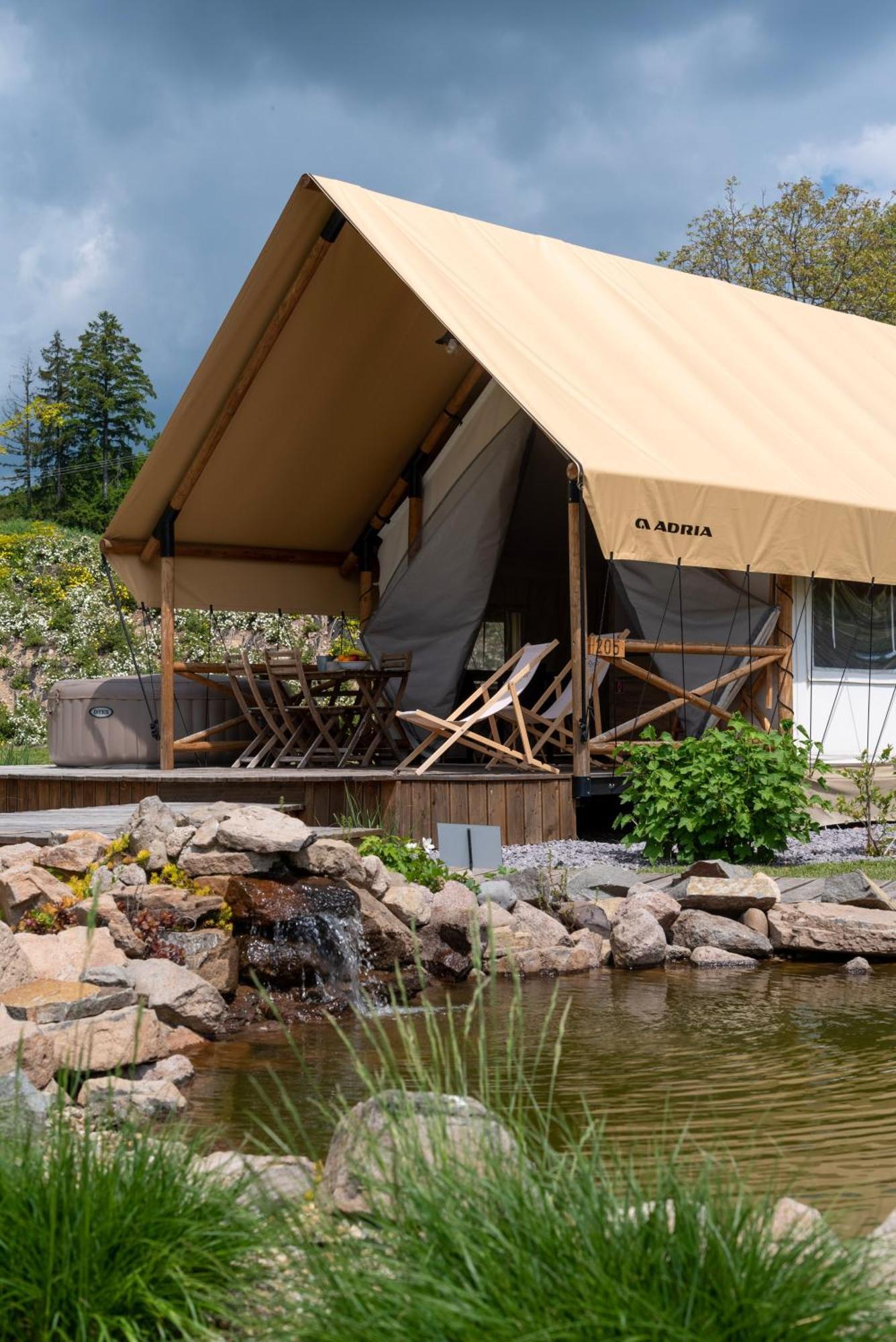 Forrest Glamping Hotel บันสกา ชีอาว์นีซา ภายนอก รูปภาพ