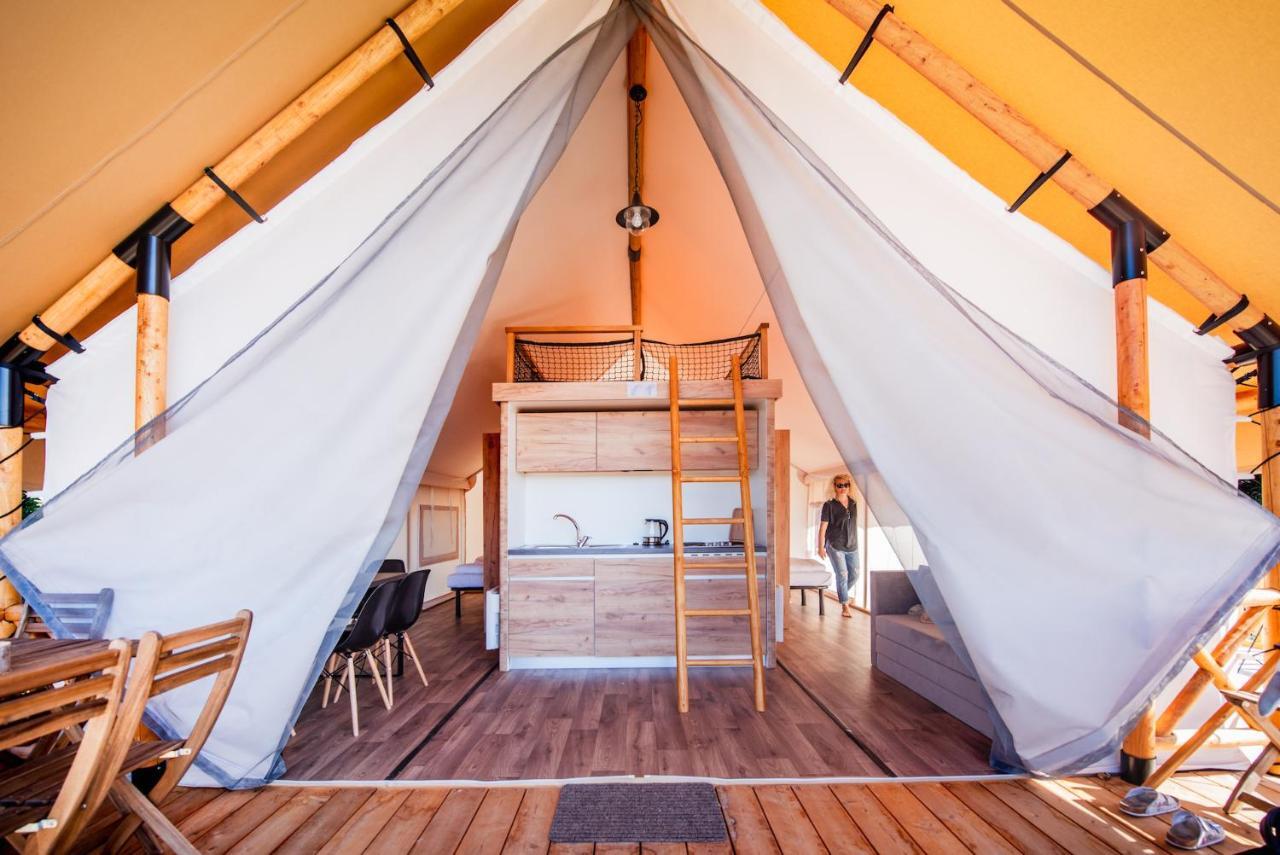 Forrest Glamping Hotel บันสกา ชีอาว์นีซา ภายนอก รูปภาพ