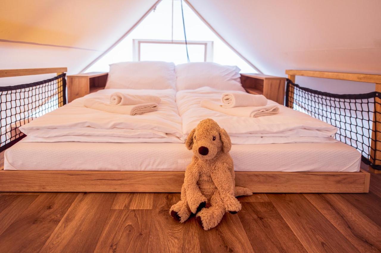 Forrest Glamping Hotel บันสกา ชีอาว์นีซา ภายนอก รูปภาพ
